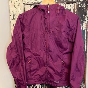 Women’s Eddie  Bauer Weatheredge utility hooded jacket. Size XS.